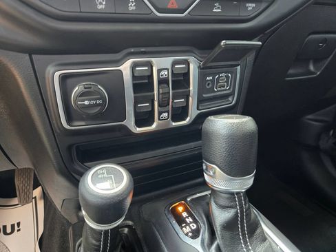Used 2021 Jeep Gladiator Overland AWD/4WD image 31