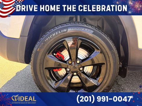 Used 2016 Jeep Cherokee Latitude w/ Cold Weather Group AWD/4WD image 41