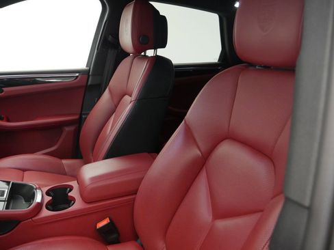 Certified 2023 Porsche Macan S image 19
