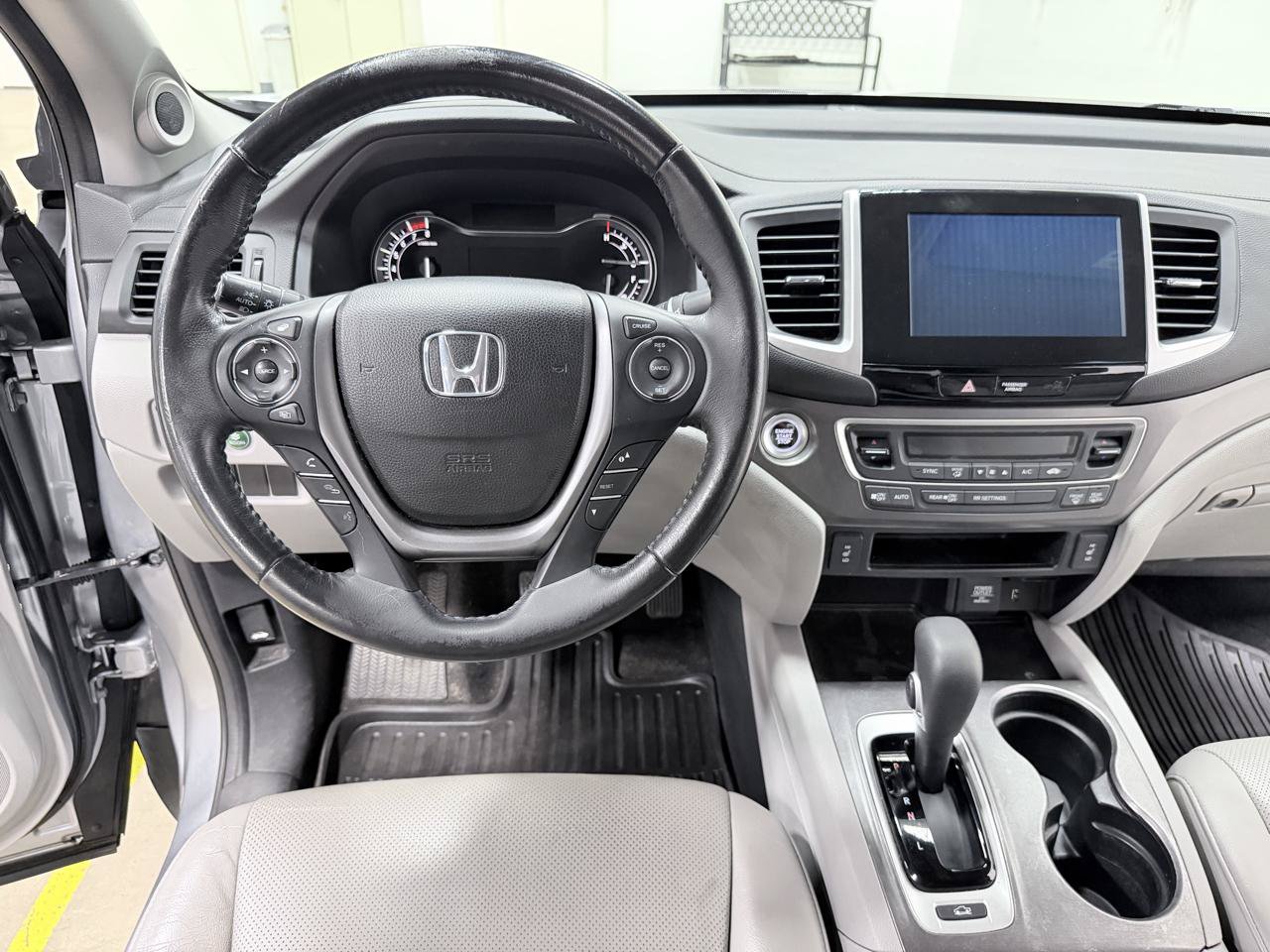 Used 2017 Honda Ridgeline RTL-T image 38