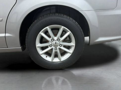 Used 2014 Dodge Grand Caravan SXT FWD image 25