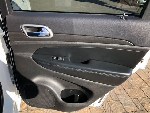 Used 2015 Jeep Grand Cherokee Altitude image 27