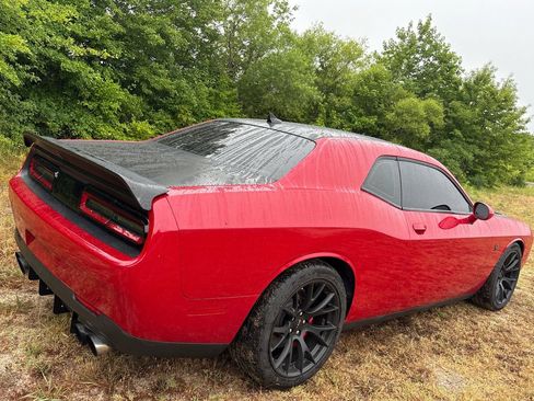 Used 2016 Dodge Challenger SRT Hellcat RWD image 6