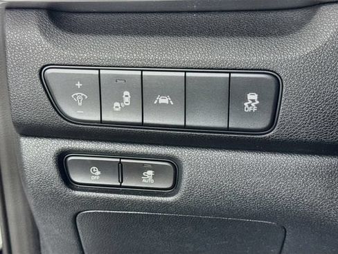 Used 2022 Kia Niro EX FWD image 10