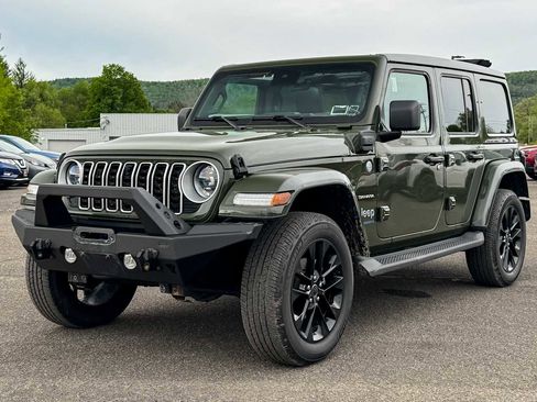 Used 2024 Jeep Wrangler Unlimited Sahara w/ Technology Group AWD/4WD image 7
