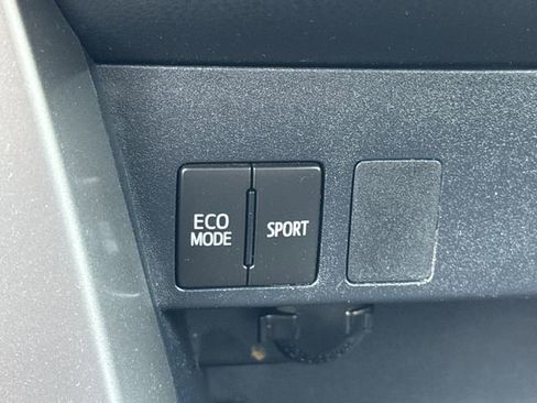 Used 2017 Toyota RAV4 LE image 30