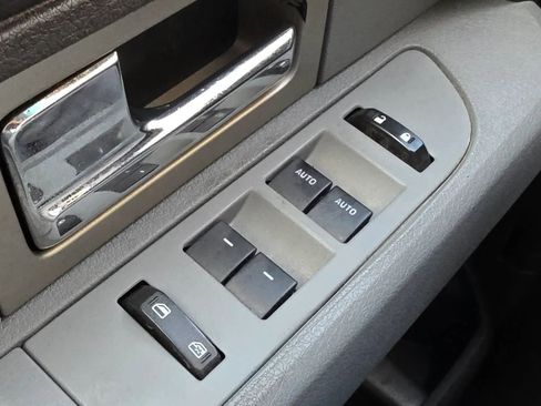 Used 2011 Ford F150 XLT w/ XLT Chrome Pkg image 27