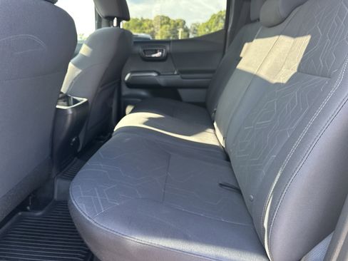 Used 2016 Toyota Tacoma TRD Off-Road w/ Premium & Technology Package AWD/4WD image 20