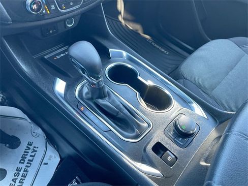 Used 2023 Chevrolet Traverse LT image 15