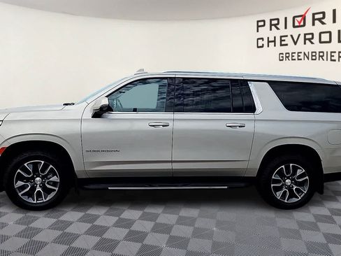 Used 2021 Chevrolet Suburban LT w/ LT Signature Package AWD/4WD image 5