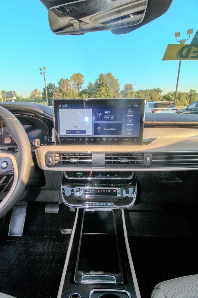 Used 2025 Lincoln Corsair AWD w/ Equipment Group 101A image 29