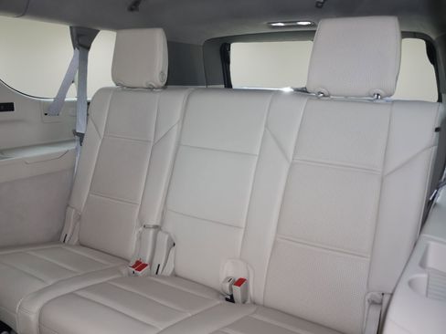 Used 2022 Cadillac Escalade ESV Premium Luxury Platinum w/ LPO, Radiant Package AWD/4WD image 15