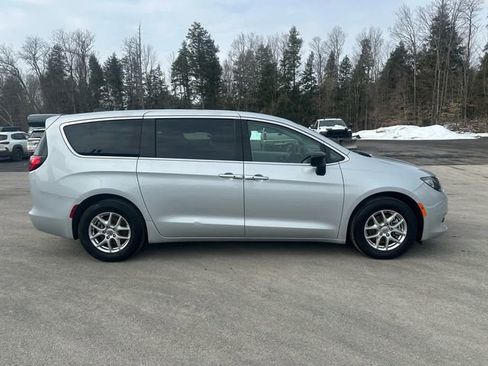 Used 2024 Chrysler Voyager LX image 6