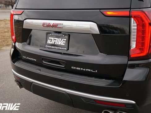 Used 2023 GMC Yukon XL Denali image 10