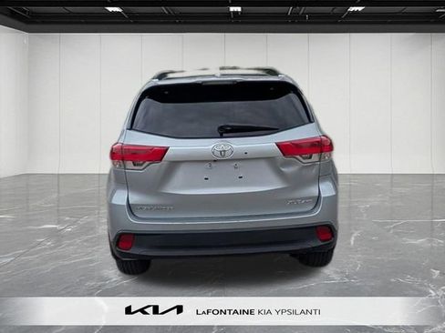 Used 2018 Toyota Highlander XLE AWD/4WD image 4