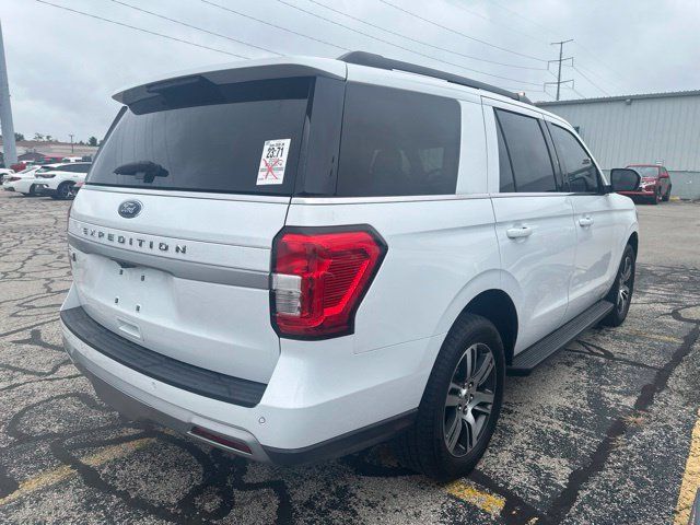 Used 2024 Ford Expedition XLT RWD image 4