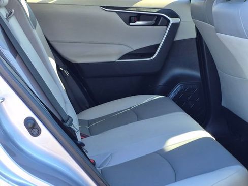 Used 2021 Toyota RAV4 XLE Premium image 21