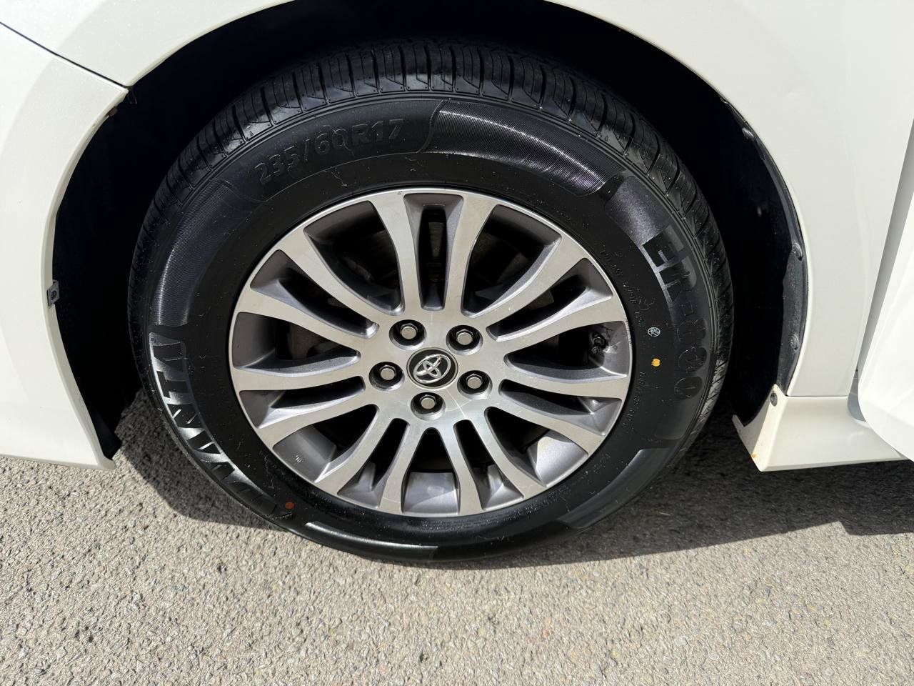 Used 2018 Toyota Sienna XLE w/ XLE Navigation Package FWD image 37