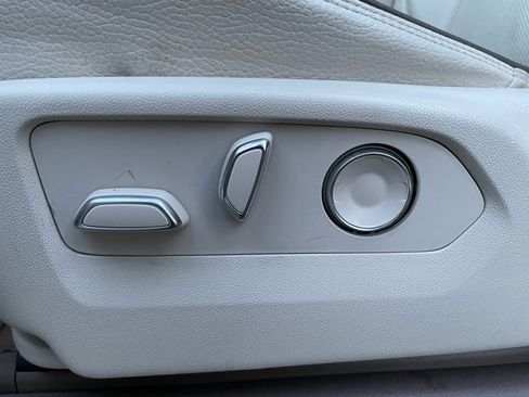 Used 2021 GMC Yukon Denali w/ Denali Premium Package image 10