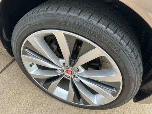 Used 2017 Jaguar F-PACE R-Sport image 6