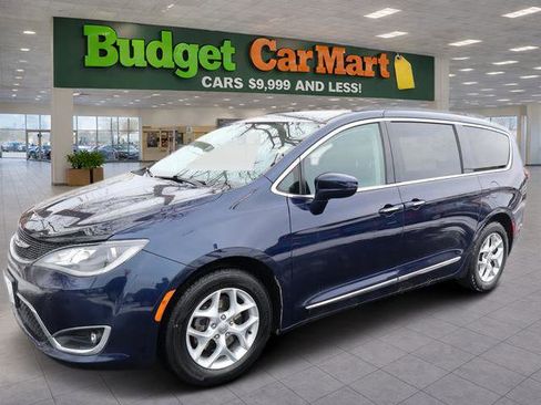 Used 2017 Chrysler Pacifica Touring-L w/ Tire & Wheel Group image 1