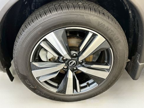 Used 2023 Nissan Rogue SL AWD/4WD image 11
