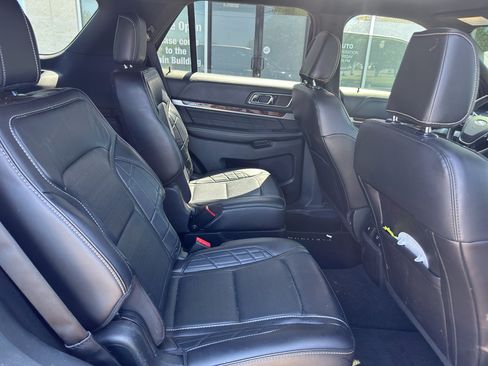 Used 2018 Ford Explorer Platinum AWD/4WD image 13