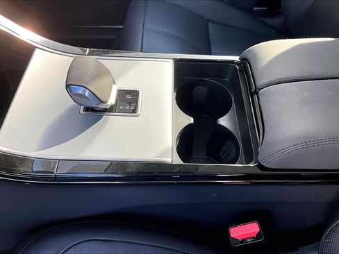 Used 2024 Land Rover Range Rover Velar S image 17