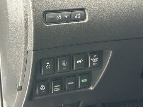 Used 2017 Nissan Rogue SL w/ SL Premium Package image 16