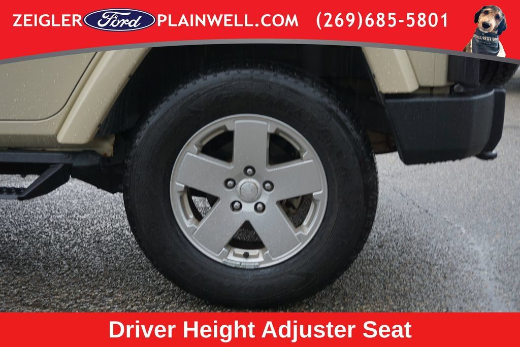 Used 2011 Jeep Wrangler Unlimited Sahara w/ Dual Top Group AWD/4WD image 9