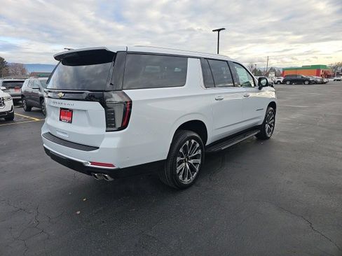 New 2026 Chevrolet Suburban High Country image 4