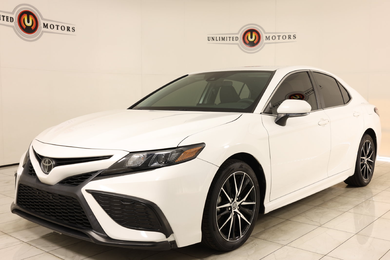 Used 2023 Toyota Camry SE FWD image 5
