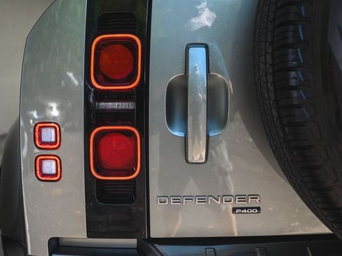 Used 2023 Land Rover Defender 110 X-Dynamic SE image 39