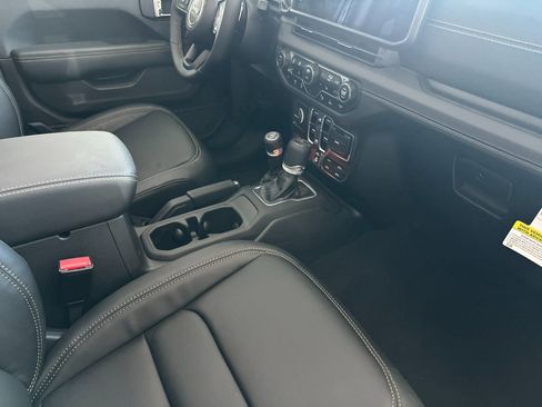 New 2025 Jeep Wrangler Unlimited Rubicon 392 image 15