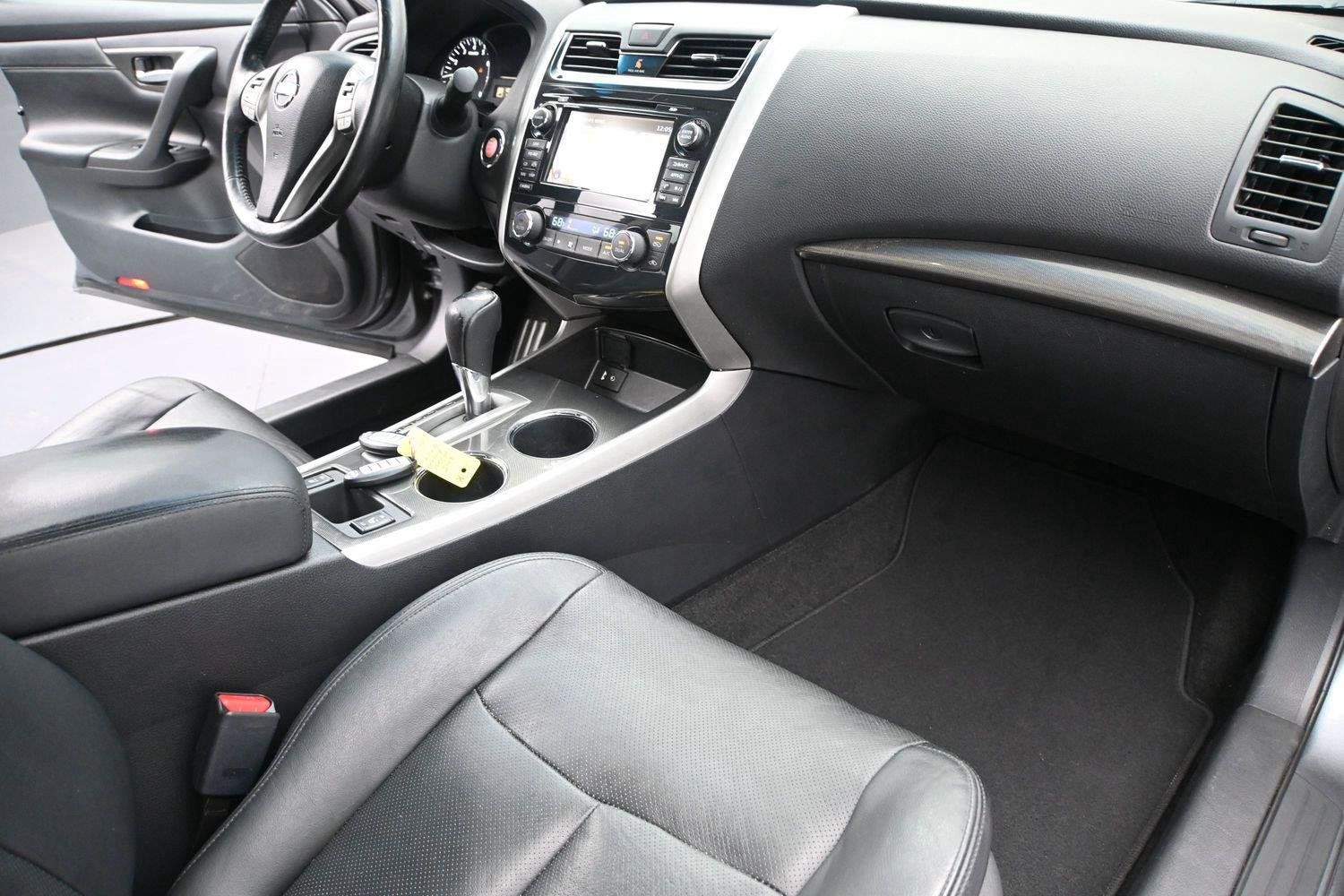 Used 2015 Nissan Altima 2.5 SL w/ Technology Package FWD image 19
