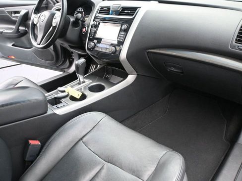 Used 2015 Nissan Altima 2.5 SL w/ Technology Package FWD image 19