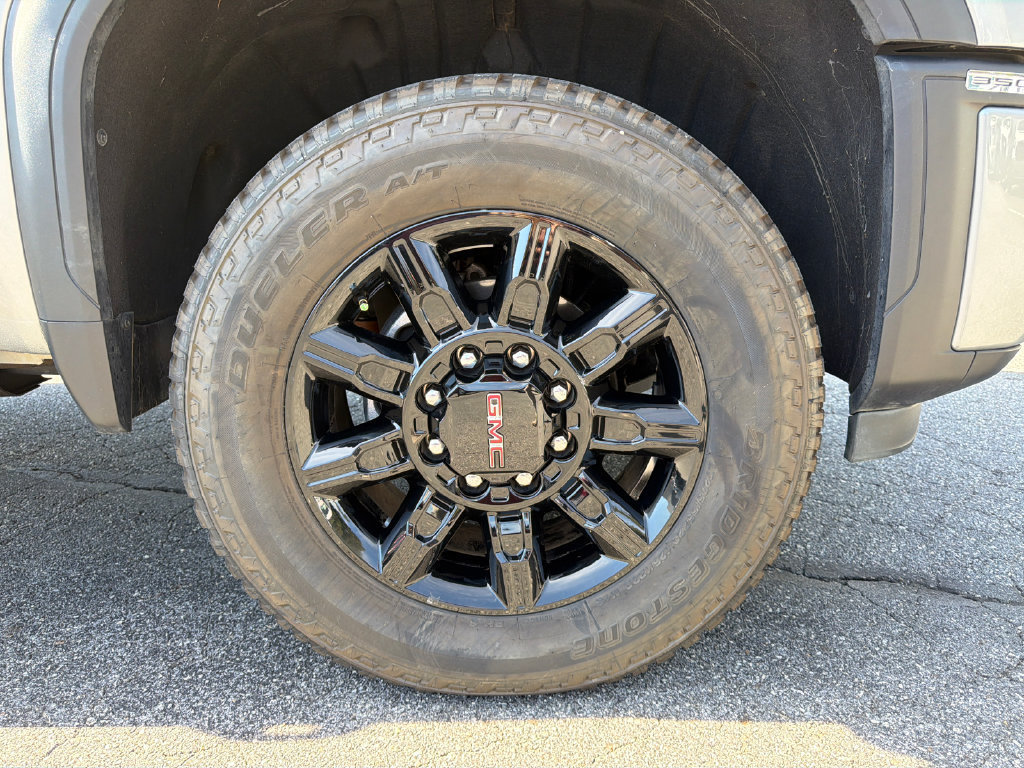 Used 2025 GMC Sierra 3500 AT4 w/ Technology Package AWD/4WD image 12