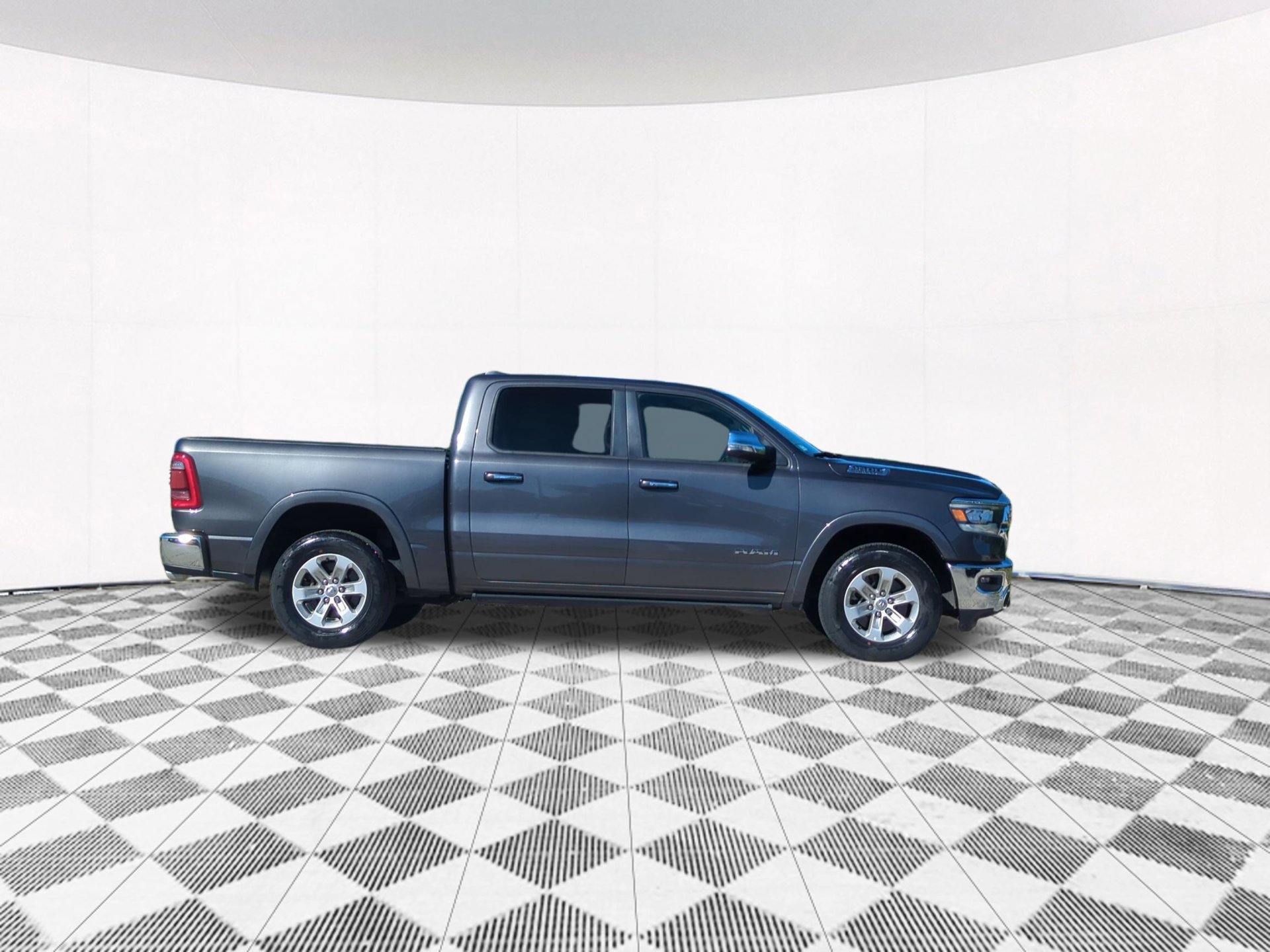 Used 2022 RAM 1500 Laramie AWD/4WD image 7
