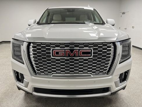 Used 2023 GMC Yukon XL Denali image 3
