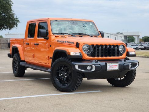 Used 2025 Jeep Gladiator Sport AWD/4WD image 1