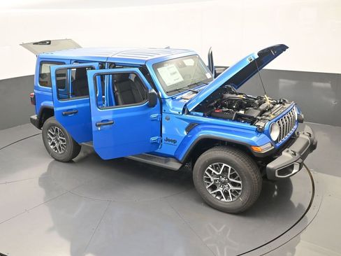 Used 2025 Jeep Wrangler Sahara AWD/4WD image 69