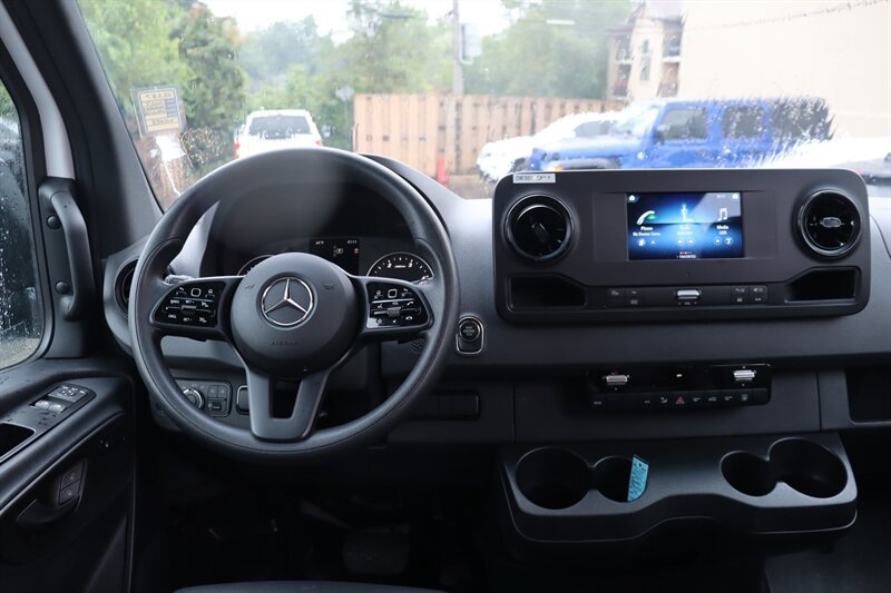 Used 2024 Mercedes-Benz Sprinter 2500 image 7