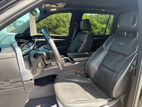 Certified 2025 Cadillac Escalade ESV Premium Luxury RWD image 10
