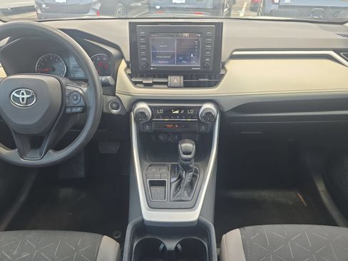 Used 2021 Toyota RAV4 XLE w/ Convenience Package FWD image 11