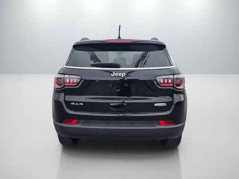 Used 2025 Jeep Compass Latitude w/ Sun & Sound Group AWD/4WD image 6