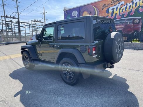 Used 2022 Jeep Wrangler Sport AWD/4WD image 3