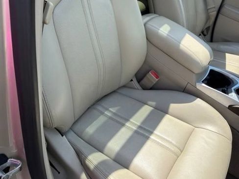 Used 2014 Cadillac SRX Luxury w/ Driver Awareness Package AWD/4WD image 22