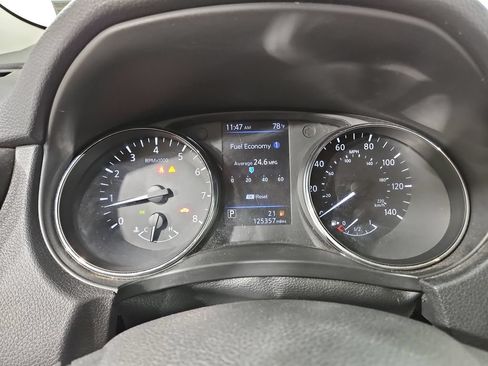 Used 2019 Nissan Rogue SV w/ Sun & Sound Touring Package AWD/4WD image 16