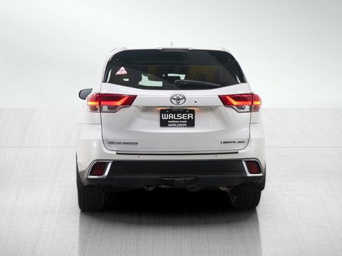 Used 2019 Toyota Highlander Limited Platinum image 4