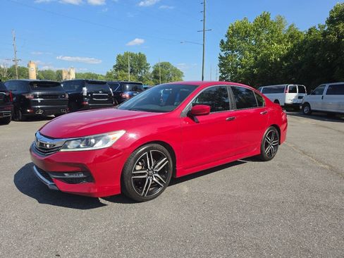 Used 2017 Honda Accord Sport image 2